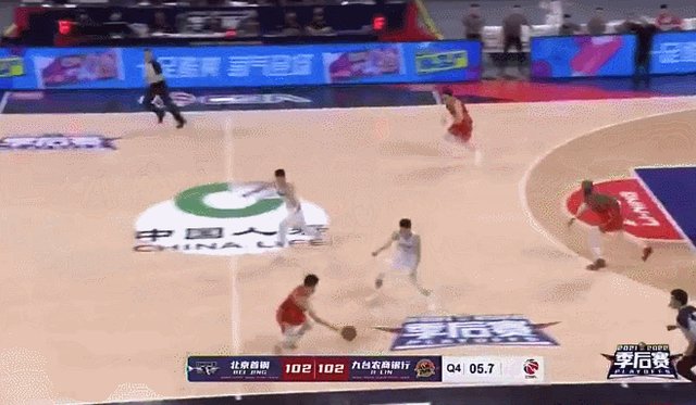 琼斯绝杀助吉林开门红 雅尼斯用人赛后引发争议